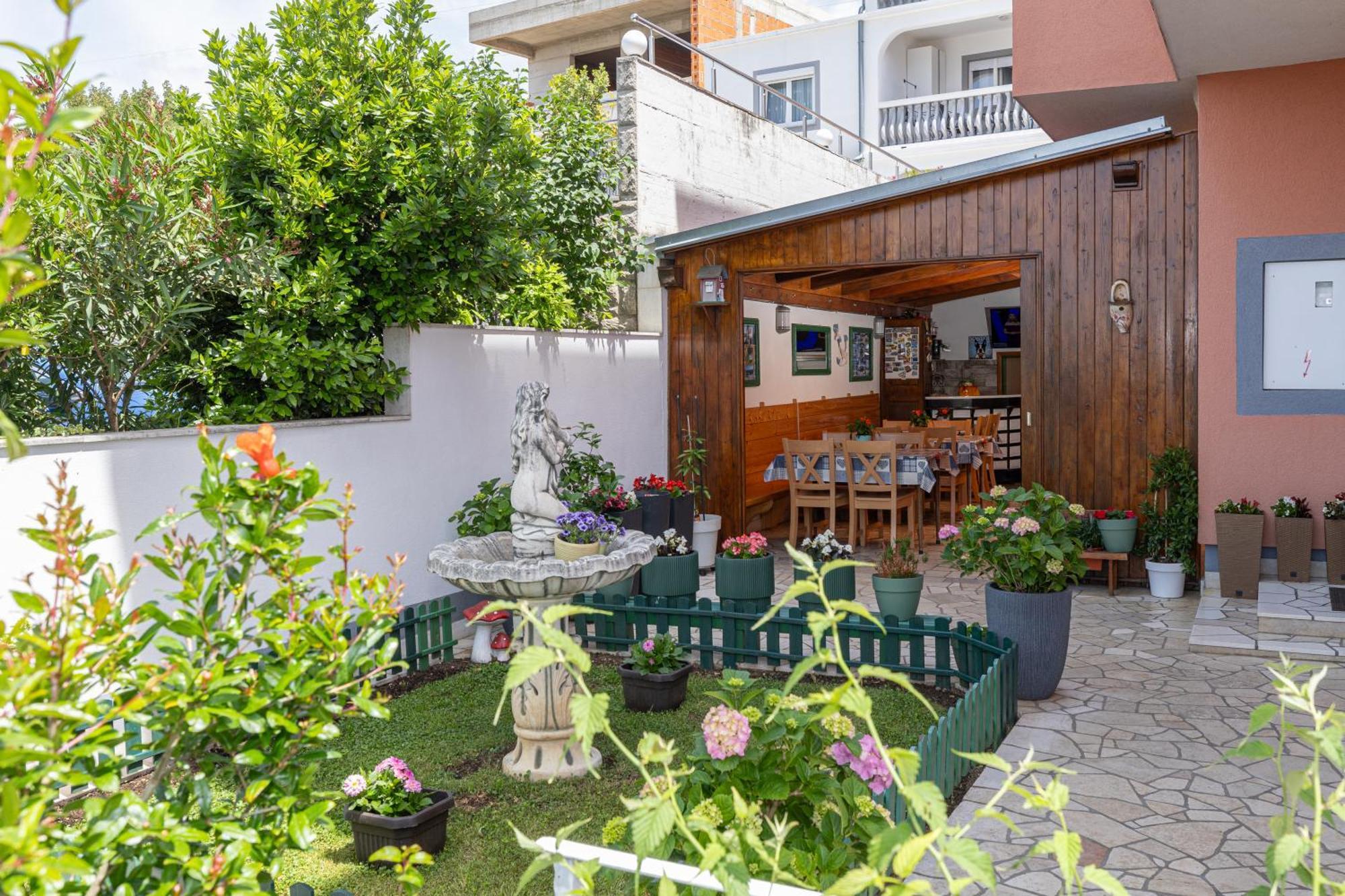 Apartments Mikanovic Crikvenica Eksteriør billede